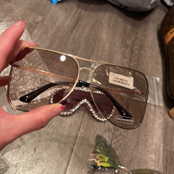 Brand new sunglasses from fashion nova - Picture 3 of 4